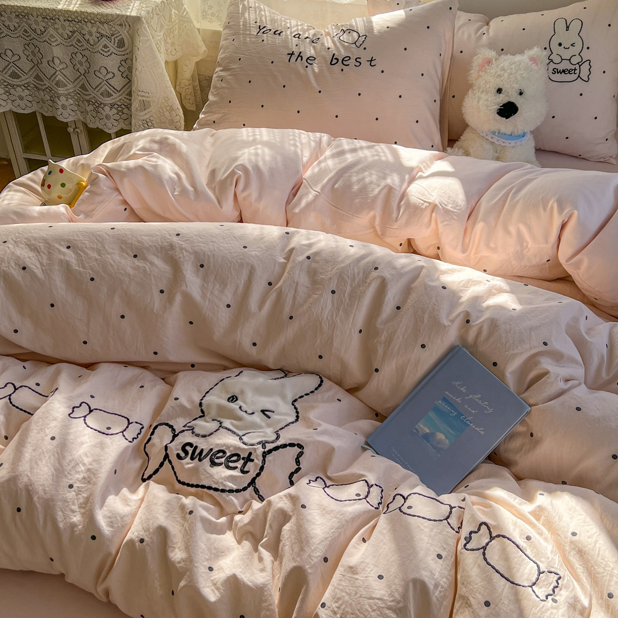 91家纺网 家纺一手货源 找家纺 贝凯瑞 2026新款仿棉木棉水洗棉绣花ins小清新床裙床单款四件套-糖果兔系列 糖果兔-糯米玉