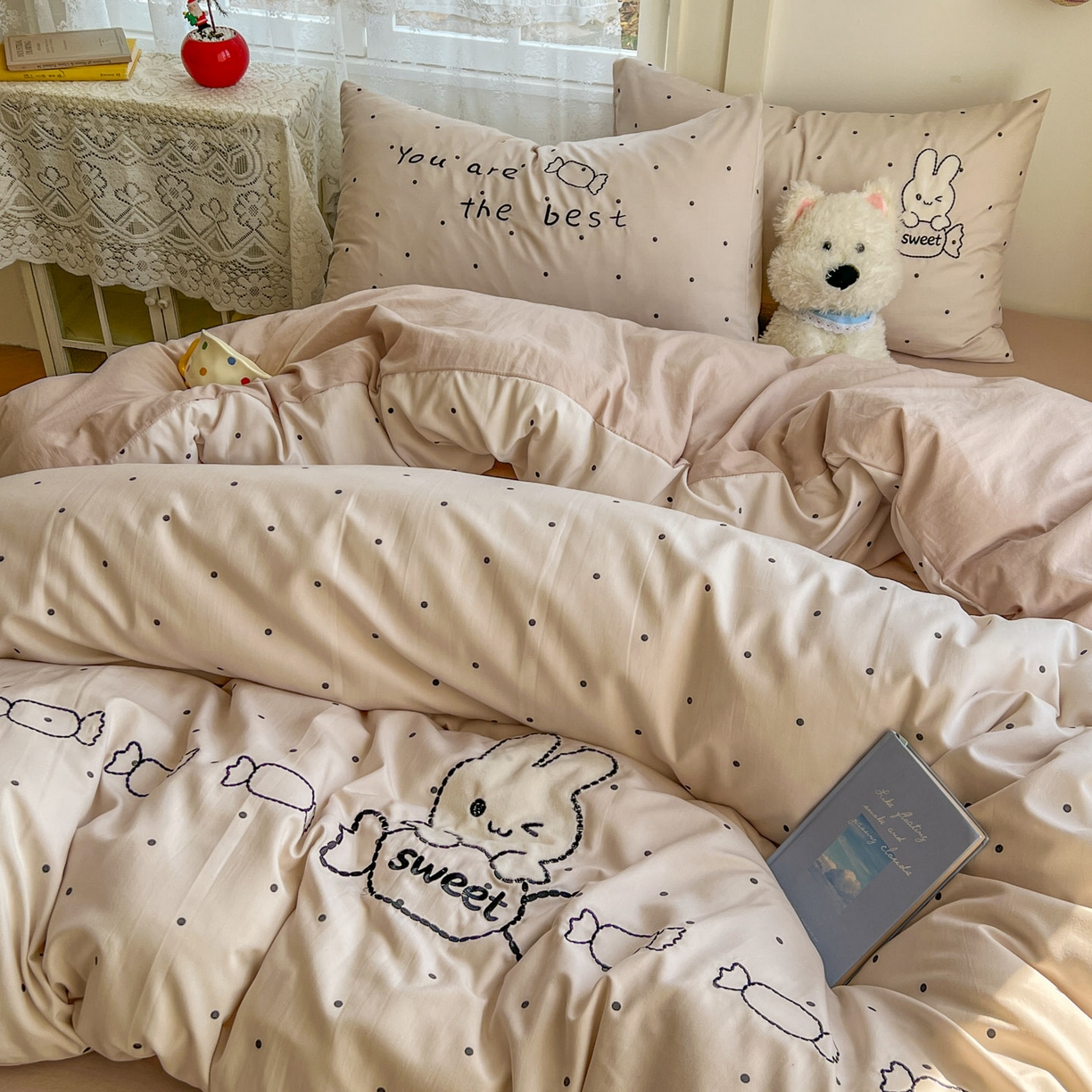 91家纺网 家纺一手货源 找家纺 贝凯瑞 2026新款仿棉木棉水洗棉绣花ins小清新床裙床单款四件套-糖果兔系列 糖果兔-奶杏色