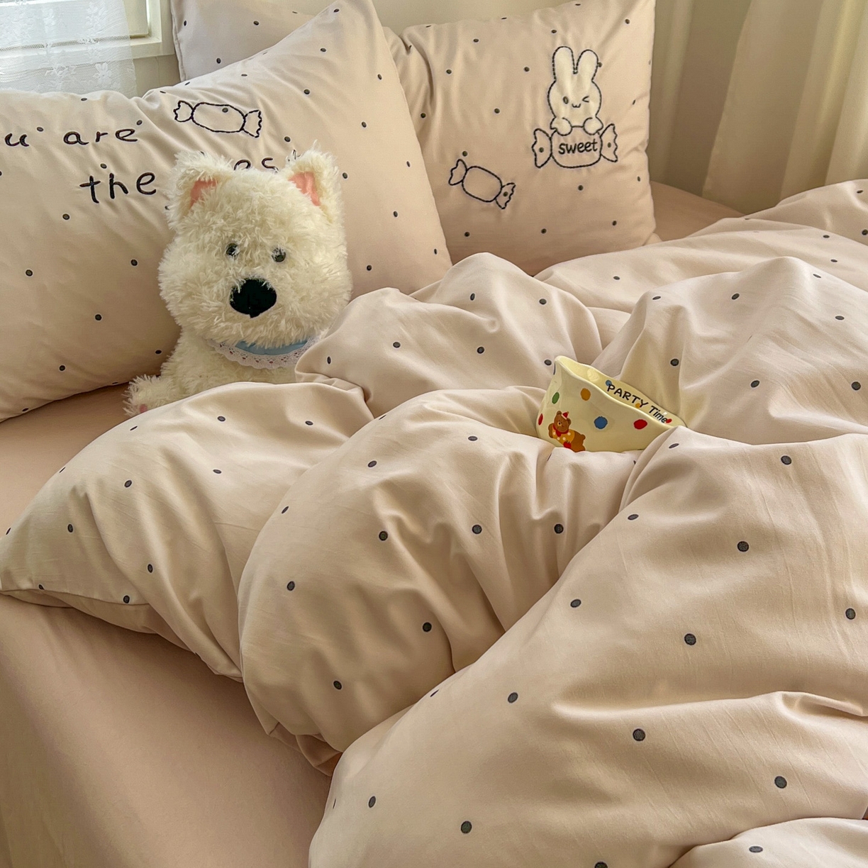 91家纺网 家纺一手货源 找家纺 贝凯瑞 2026新款仿棉木棉水洗棉绣花ins小清新床裙床单款四件套-糖果兔系列 糖果兔-奶杏色