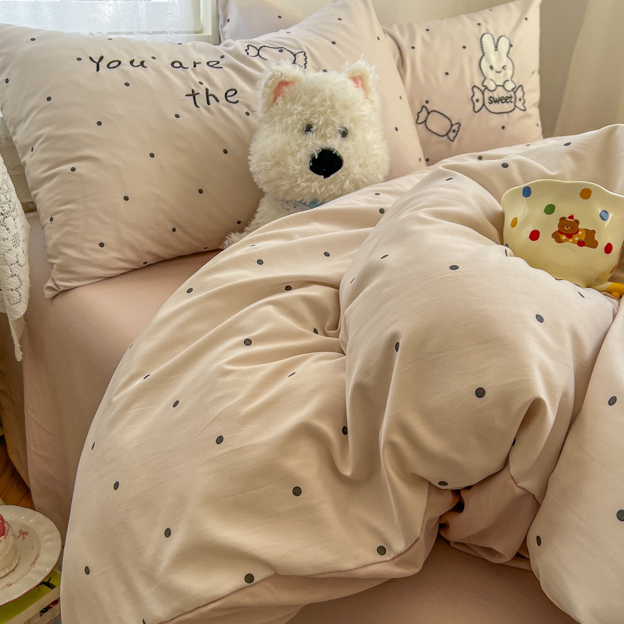 91家纺网 家纺一手货源 找家纺 贝凯瑞 2026新款仿棉木棉水洗棉绣花ins小清新床裙床单款四件套-糖果兔系列 糖果兔-奶杏色