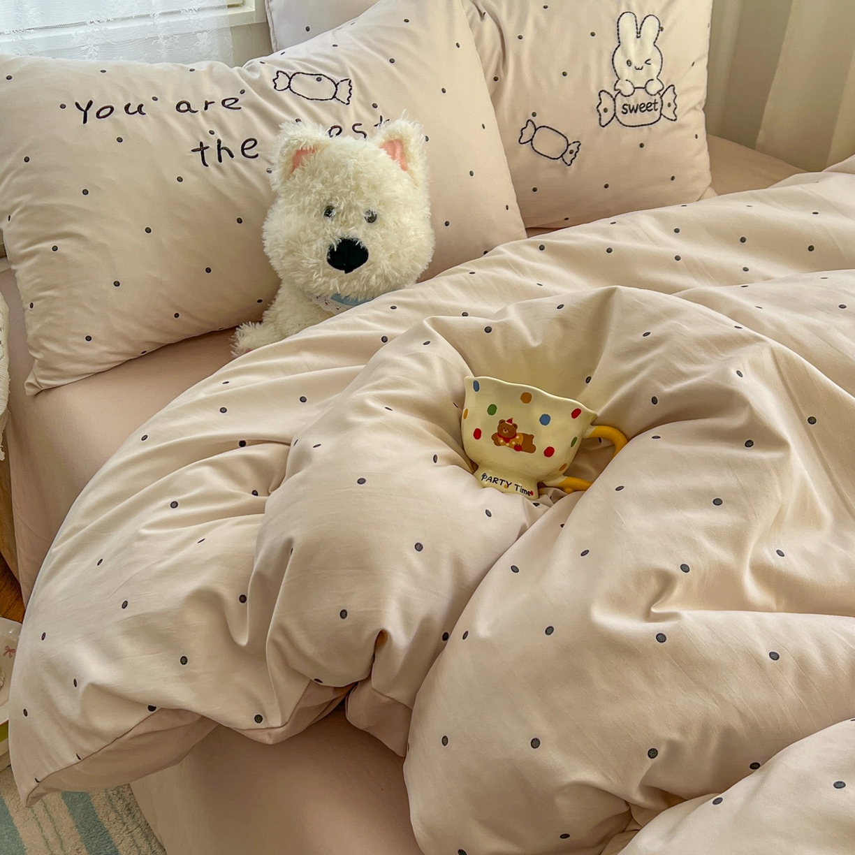 91家纺网 家纺一手货源 找家纺 贝凯瑞 2026新款仿棉木棉水洗棉绣花ins小清新床裙床单款四件套-糖果兔系列 糖果兔-奶杏色