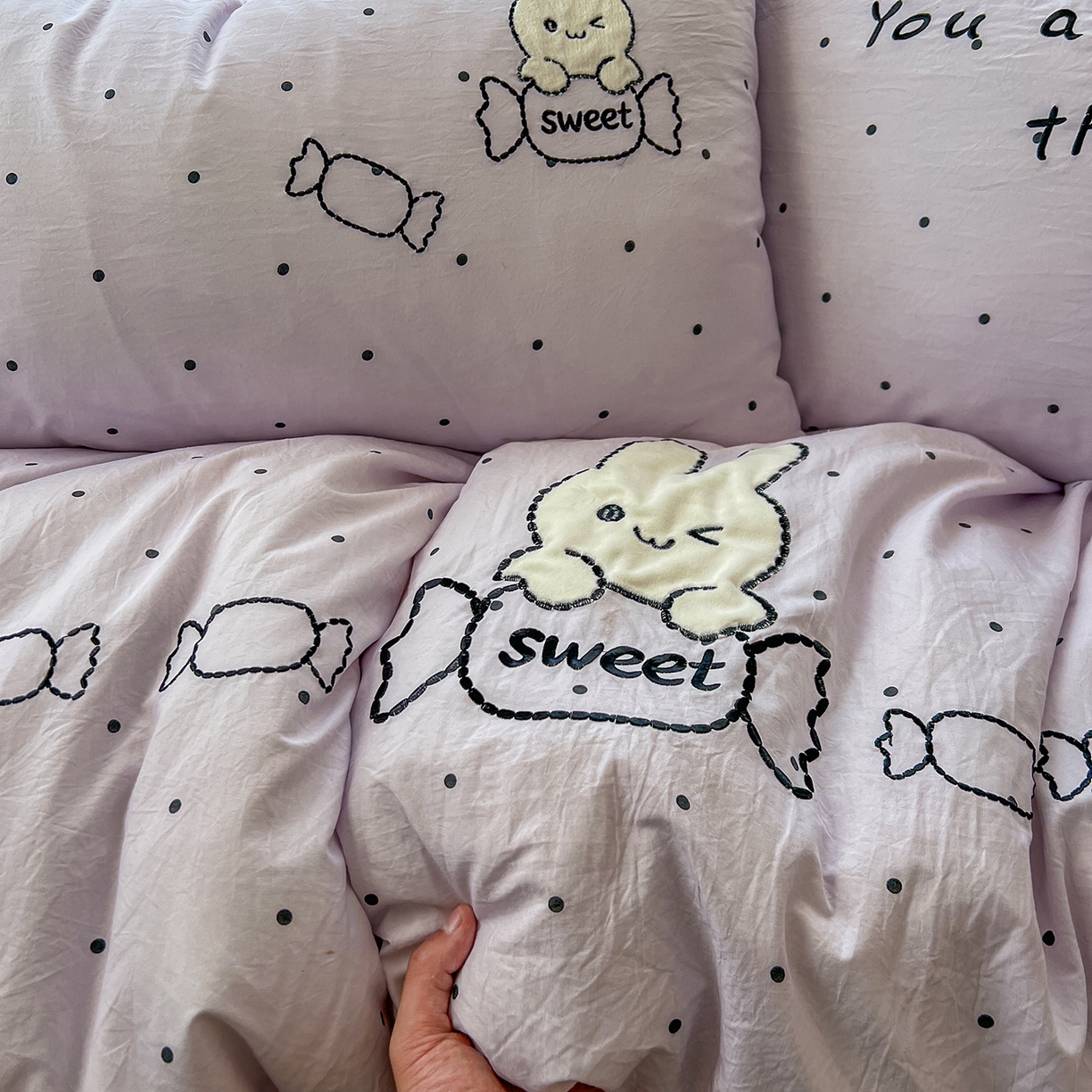 91家纺网 家纺一手货源 找家纺 贝凯瑞 2026新款仿棉木棉水洗棉绣花ins小清新床裙床单款四件套-糖果兔系列 糖果兔-芋泥紫