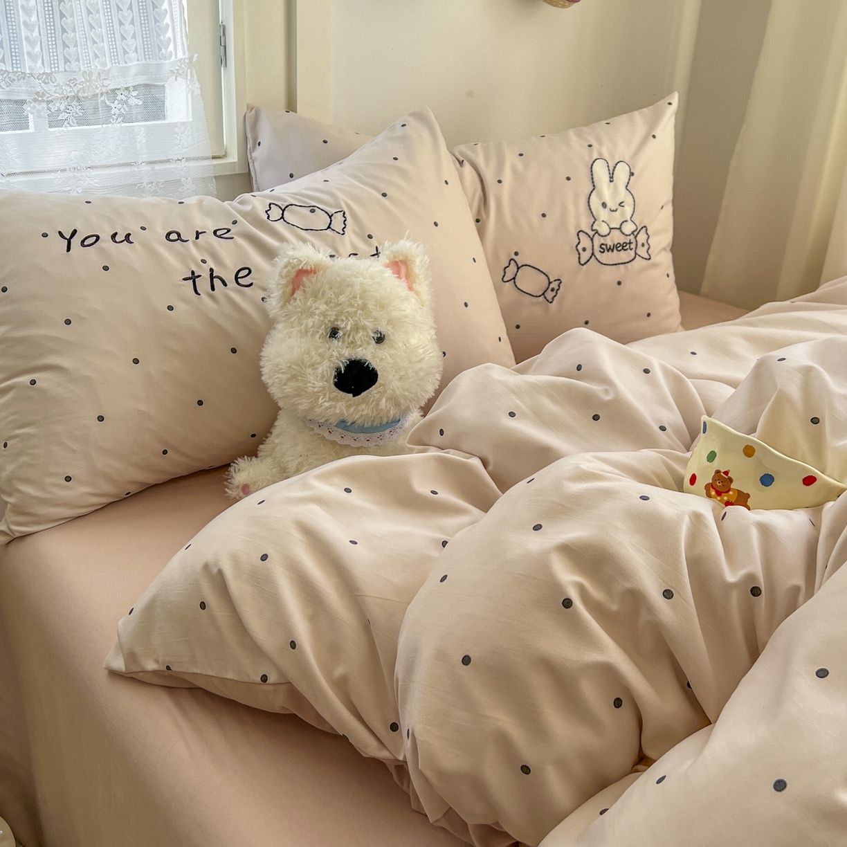 91家纺网 家纺一手货源 找家纺 贝凯瑞 2026新款仿棉木棉水洗棉绣花ins小清新床裙床单款四件套-糖果兔系列 糖果兔-奶杏色