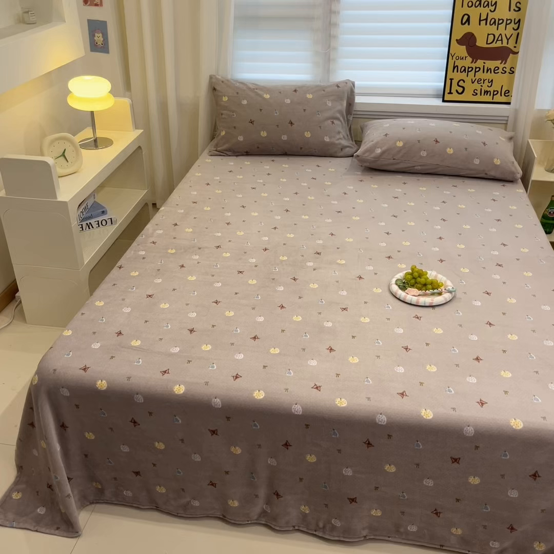 91家纺网 家纺一手货源 找家纺 小桃姐家纺 2025新款高克重牛奶绒印花床单单品床单床单单件 南瓜派