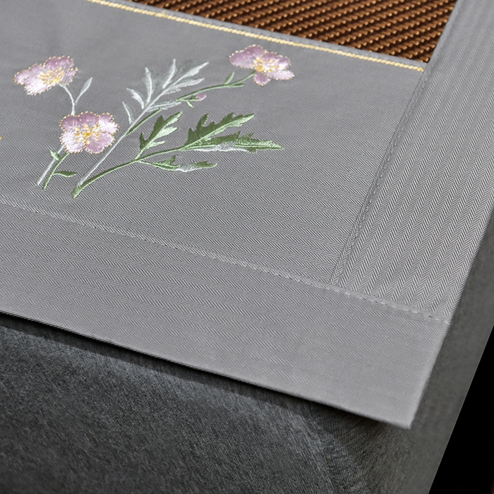 91家纺网 家纺一手货源 找家纺 小牛席业 2026新款艾草清香冰藤-双面席系列 艾草冰藤席-黑咖