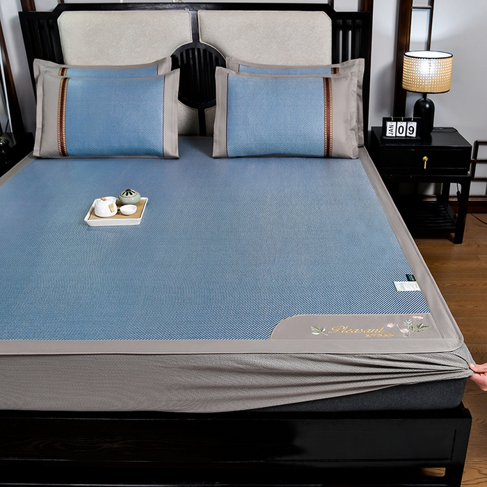 91家纺网 家纺一手货源 找家纺 小牛席业 2026新款艾草清香冰藤-双面席系列（床笠款） 艾草清香冰藤席系列（床笠款）-海蓝