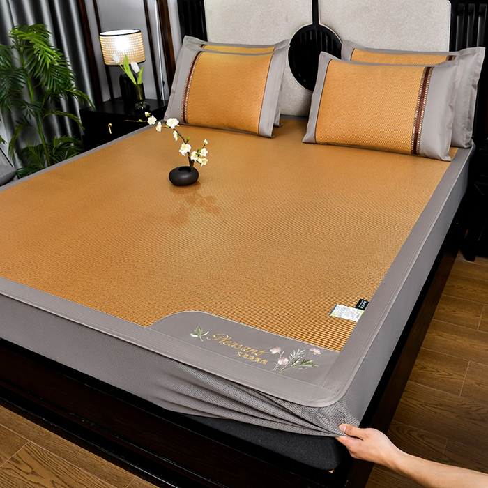 91家纺网 家纺一手货源 找家纺 小牛席业 2026新款艾草清香冰藤-双面席系列（床笠款） 艾草清香冰藤席系列（床笠款）-深咖