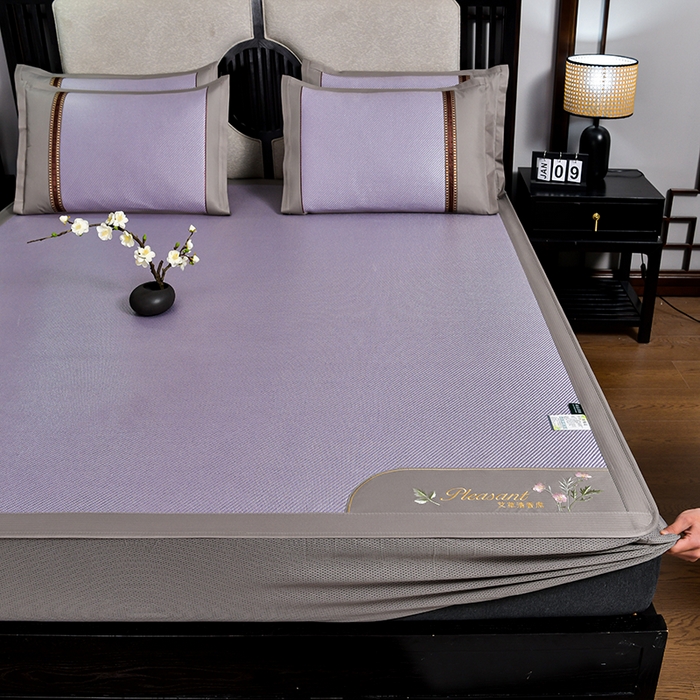 91家纺网 家纺一手货源 找家纺 小牛席业 2026新款艾草清香冰藤-双面席系列（床笠款） 艾草清香冰藤席系列（床笠款）-紫色