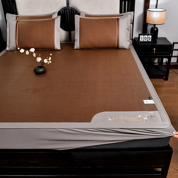 91家纺网 家纺一手货源 找家纺 小牛席业 2026新款艾草清香冰藤-双面席系列（床笠款） 艾草清香冰藤席系列（床笠款）-黑咖