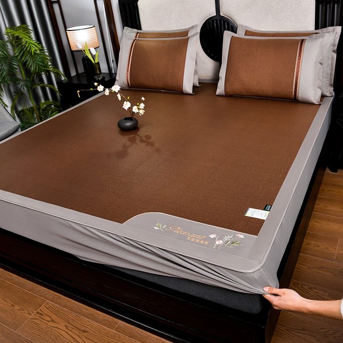 91家纺网 家纺一手货源 找家纺 小牛席业 2026新款艾草清香冰藤-双面席系列（床笠款） 艾草清香冰藤席系列（床笠款）-黑咖