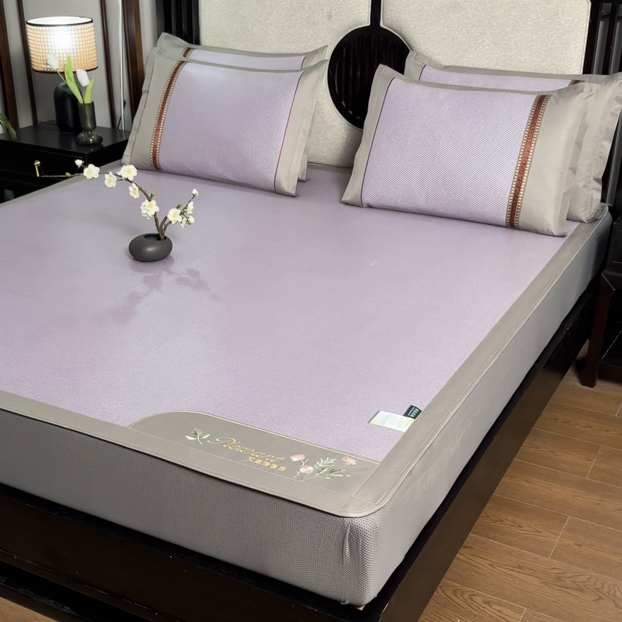 91家纺网 家纺一手货源 找家纺 小牛席业 2026新款艾草清香冰藤-双面席系列（床笠款） 艾草清香冰藤席系列（床笠款）-紫色