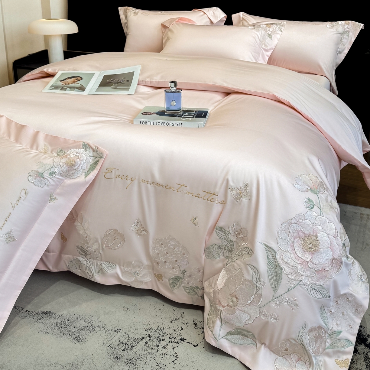 91家纺网 家纺一手货源 找家纺 星蕴家纺 2026新款贡缎50长绒棉绣花四件套-玛格丽 浪漫粉