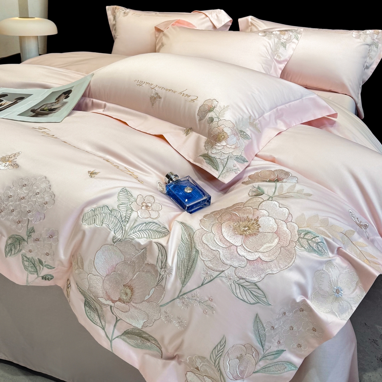 91家纺网 家纺一手货源 找家纺 星蕴家纺 2026新款贡缎50长绒棉绣花四件套-玛格丽 浪漫粉