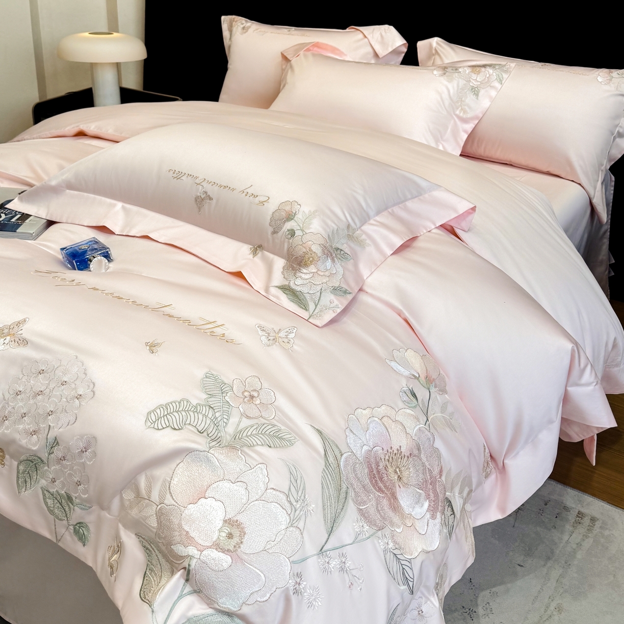 91家纺网 家纺一手货源 找家纺 星蕴家纺 2026新款贡缎50长绒棉绣花四件套-玛格丽 浪漫粉