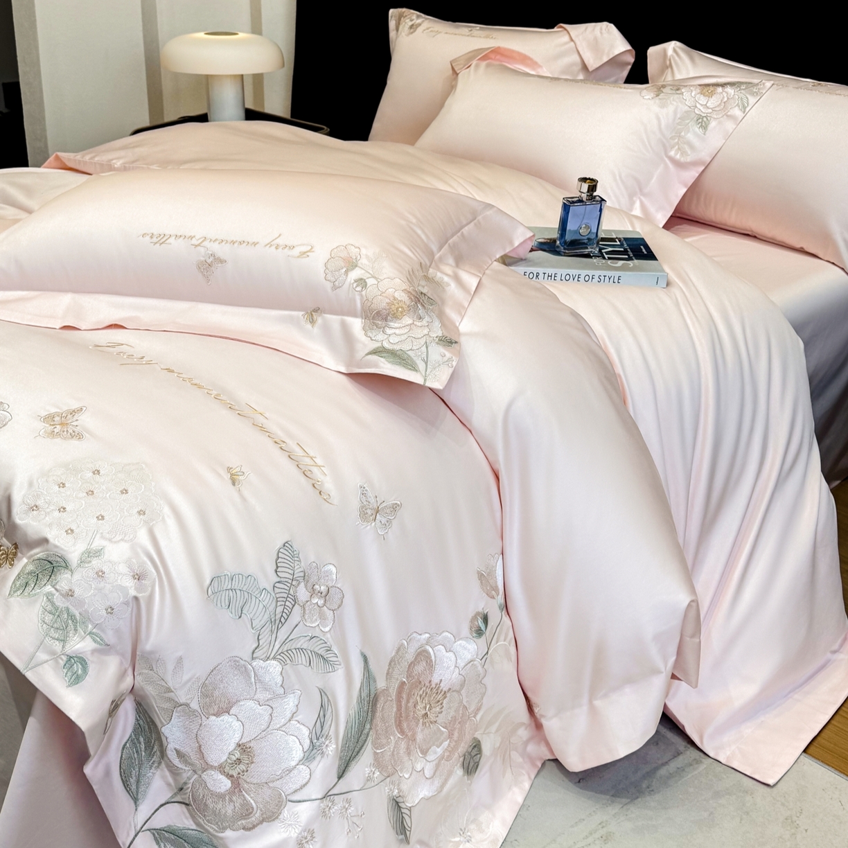 91家纺网 家纺一手货源 找家纺 星蕴家纺 2026新款贡缎50长绒棉绣花四件套-玛格丽 浪漫粉