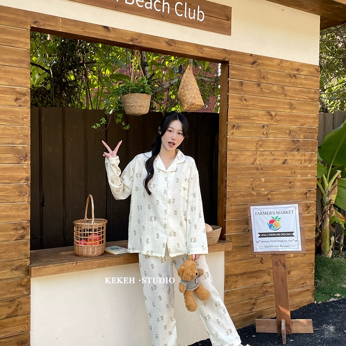 91家纺网 家纺一手货源 找家纺 妍景家居生活馆 2026新款翻领绉绉纱套装 玫瑰小熊