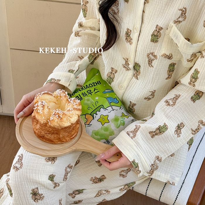 91家纺网 家纺一手货源 找家纺 妍景家居生活馆 2026新款翻领绉绉纱套装 绿色小熊