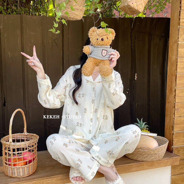 91家纺网 家纺一手货源 找家纺 妍景家居生活馆 2026新款翻领绉绉纱套装 玫瑰小熊