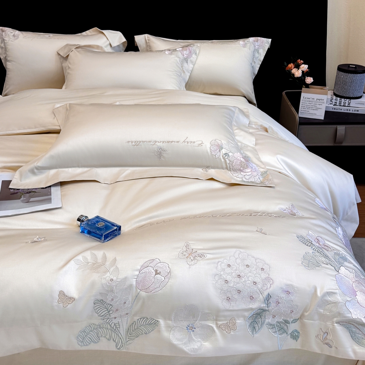 91家纺网 家纺一手货源 找家纺 星蕴家纺 2026新款贡缎50长绒棉绣花四件套-玛格丽 奶昔白