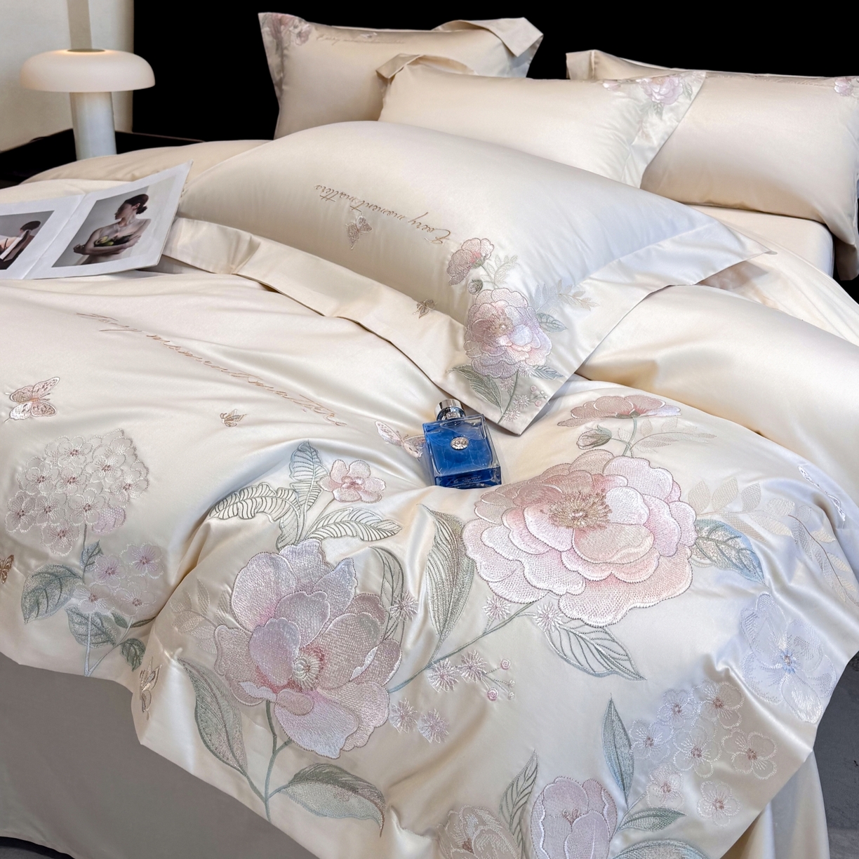 91家纺网 家纺一手货源 找家纺 星蕴家纺 2026新款贡缎50长绒棉绣花四件套-玛格丽 奶昔白