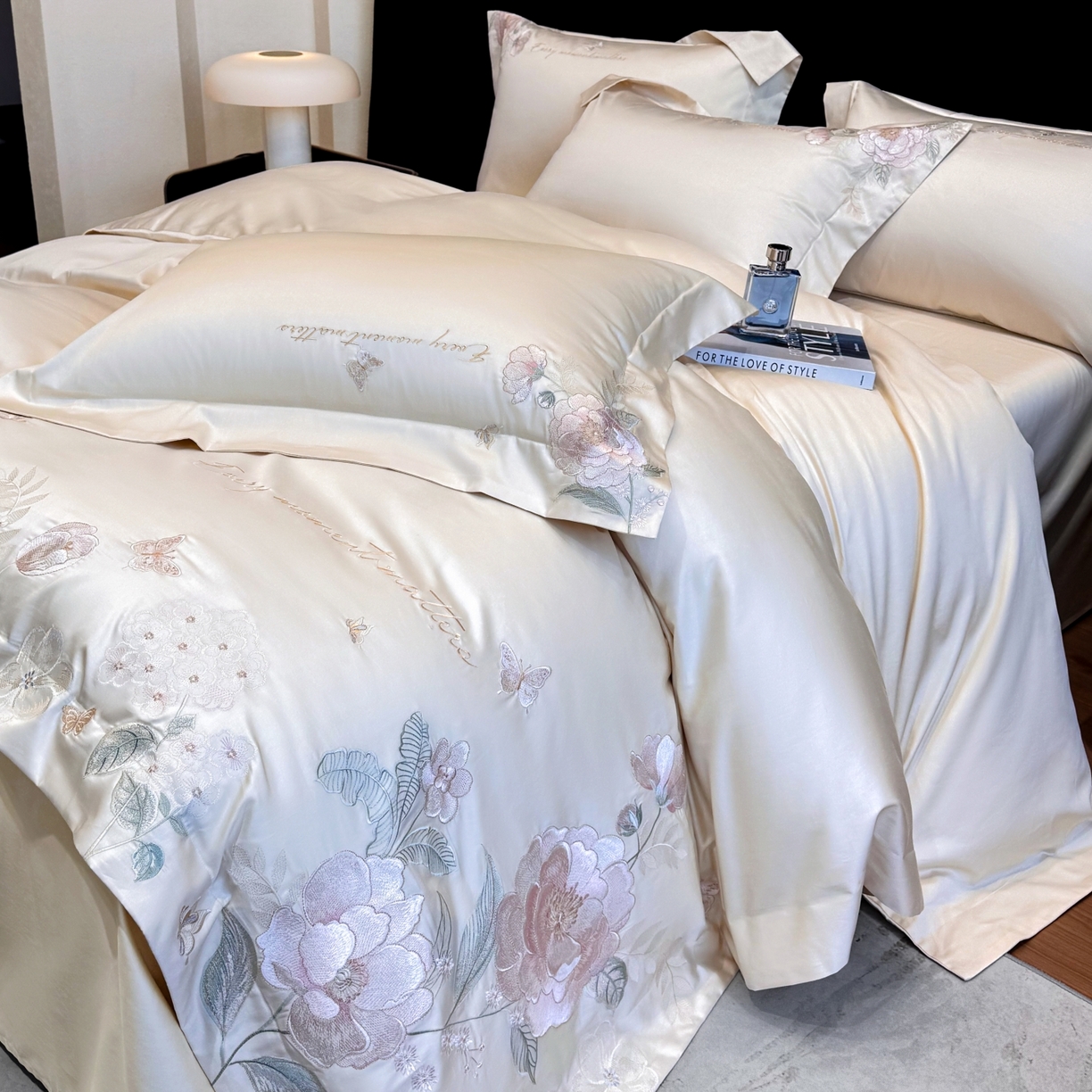 91家纺网 家纺一手货源 找家纺 星蕴家纺 2026新款贡缎50长绒棉绣花四件套-玛格丽 奶昔白