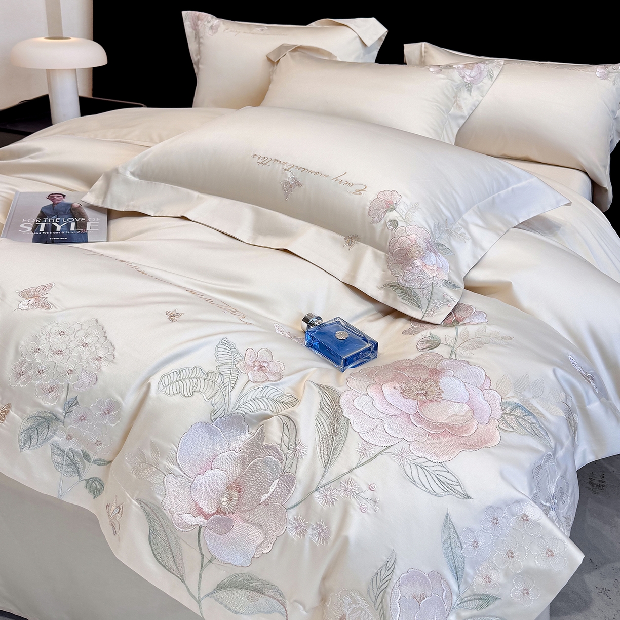 91家纺网 家纺一手货源 找家纺 星蕴家纺 2026新款贡缎50长绒棉绣花四件套-玛格丽 奶昔白