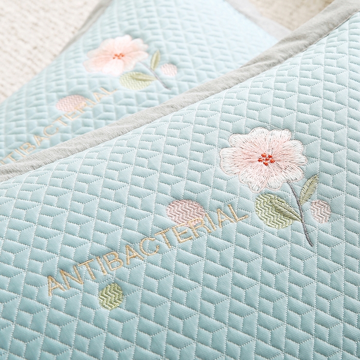 91家纺网 家纺一手货源 找家纺 小牛席业 2026新款鲜花刺绣冷感豆豆枕套单枕套枕套单件 蓝色