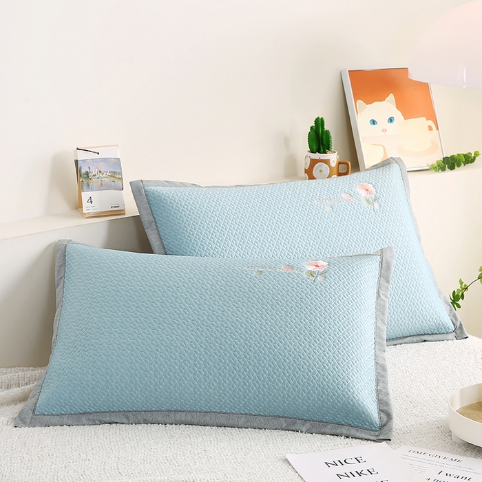 91家纺网 家纺一手货源 找家纺 小牛席业 2026新款鲜花刺绣冷感豆豆枕套单枕套枕套单件 蓝色