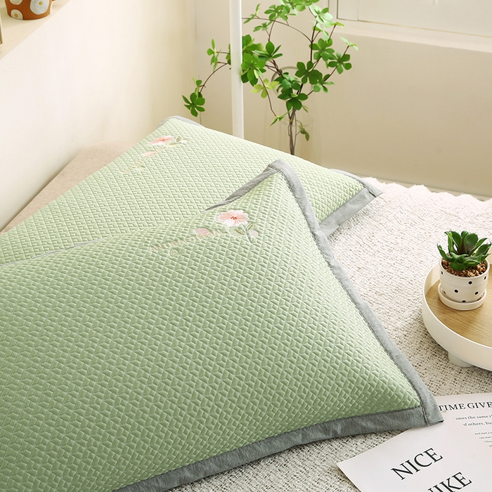 91家纺网 家纺一手货源 找家纺 小牛席业 2026新款鲜花刺绣冷感豆豆枕套单枕套枕套单件 绿色