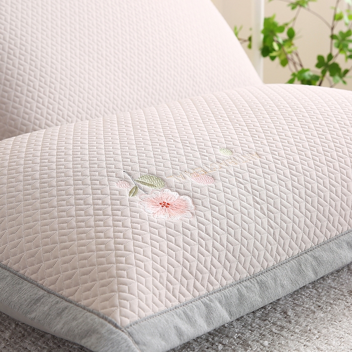 91家纺网 家纺一手货源 找家纺 小牛席业 2026新款鲜花刺绣冷感豆豆枕套单枕套枕套单件 米咖