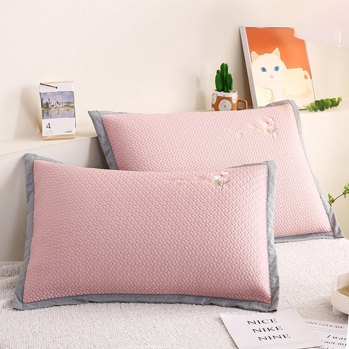 91家纺网 家纺一手货源 找家纺 小牛席业 2026新款鲜花刺绣冷感豆豆枕套单枕套枕套单件 粉色