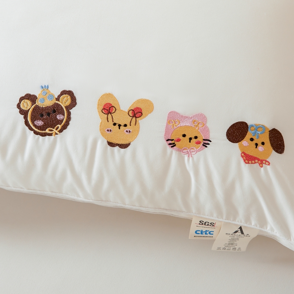 91家纺网 家纺一手货源 找家纺 （总）小桃姐家纺 2025新款全棉纯棉刺绣枕芯卡通动物刺绣立体柔软枕芯枕头