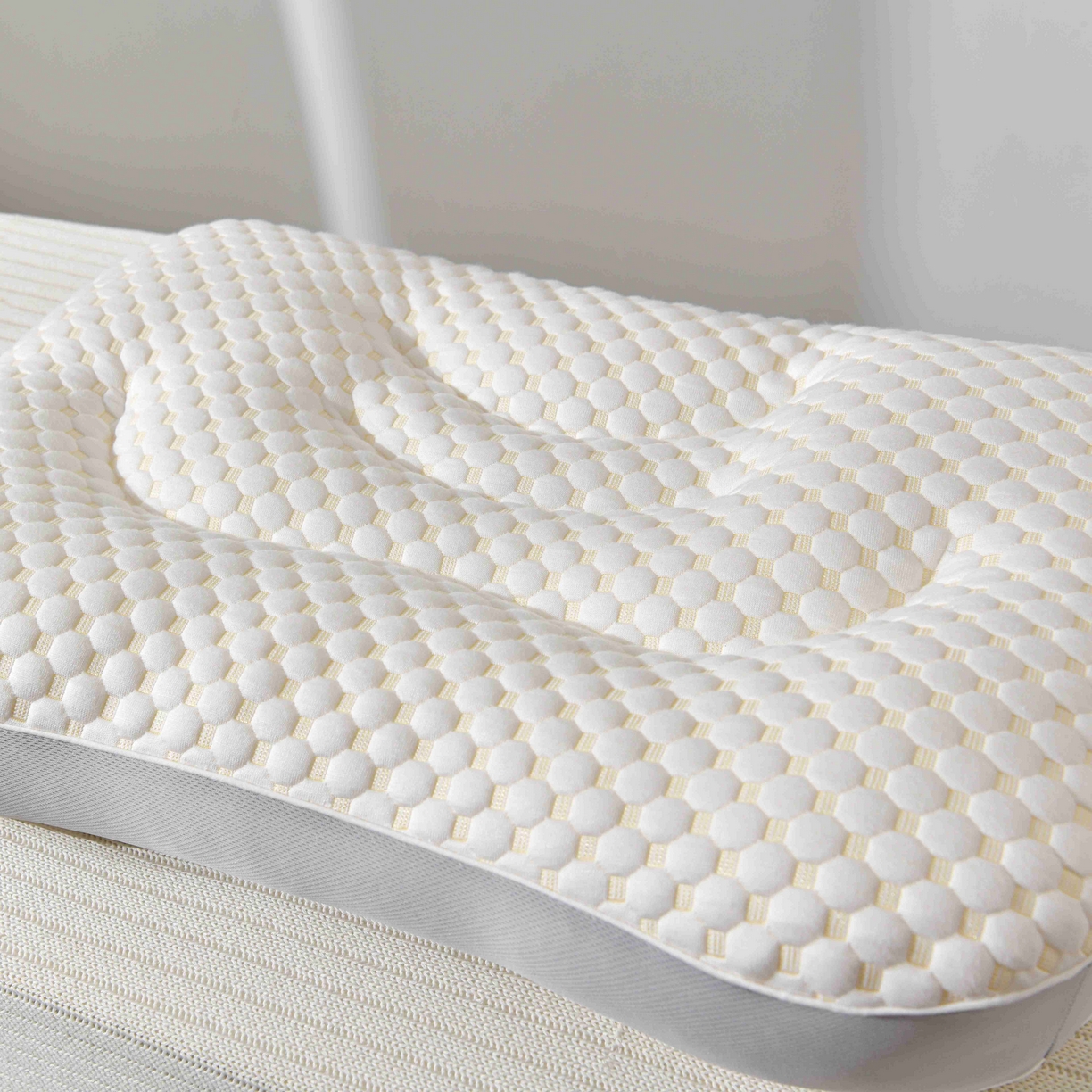 91家纺网 家纺一手货源 找家纺 （总）小桃姐家纺 2025新款 水立方呼吸枕护颈椎助睡眠定型枕头枕芯