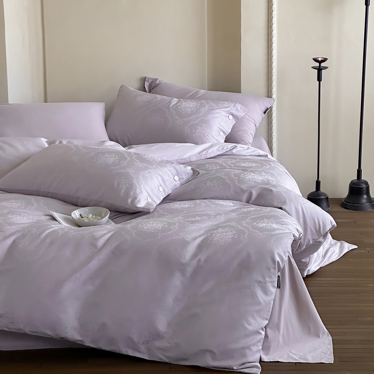 91家纺网 家纺一手货源 找家纺 （总）三味舒屋 2026新款长绒棉全棉提花四件套-恋春系列-场景一