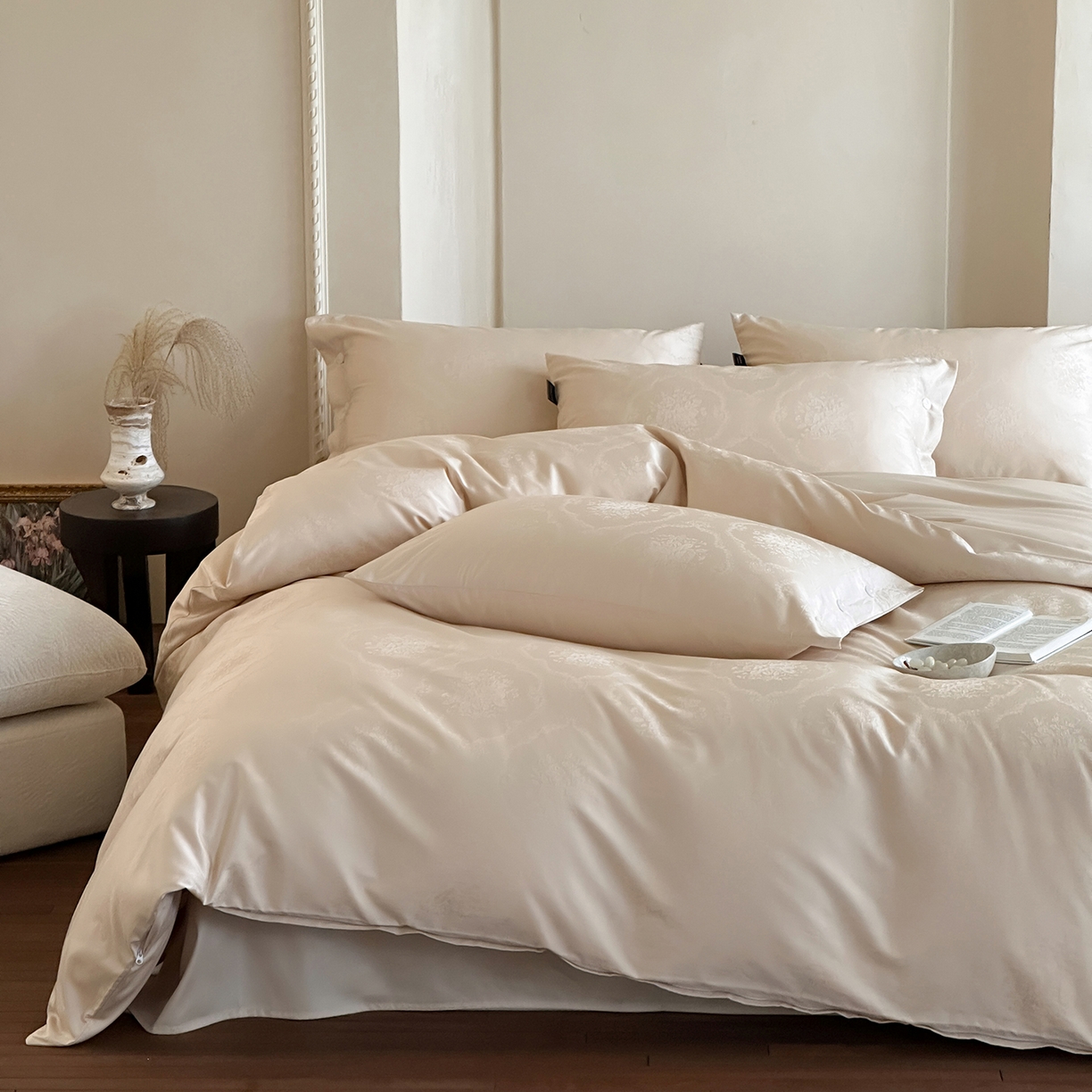 91家纺网 家纺一手货源 找家纺 三味舒屋 2026新款长绒棉全棉提花四件套-恋春系列-场景一 恋春星光