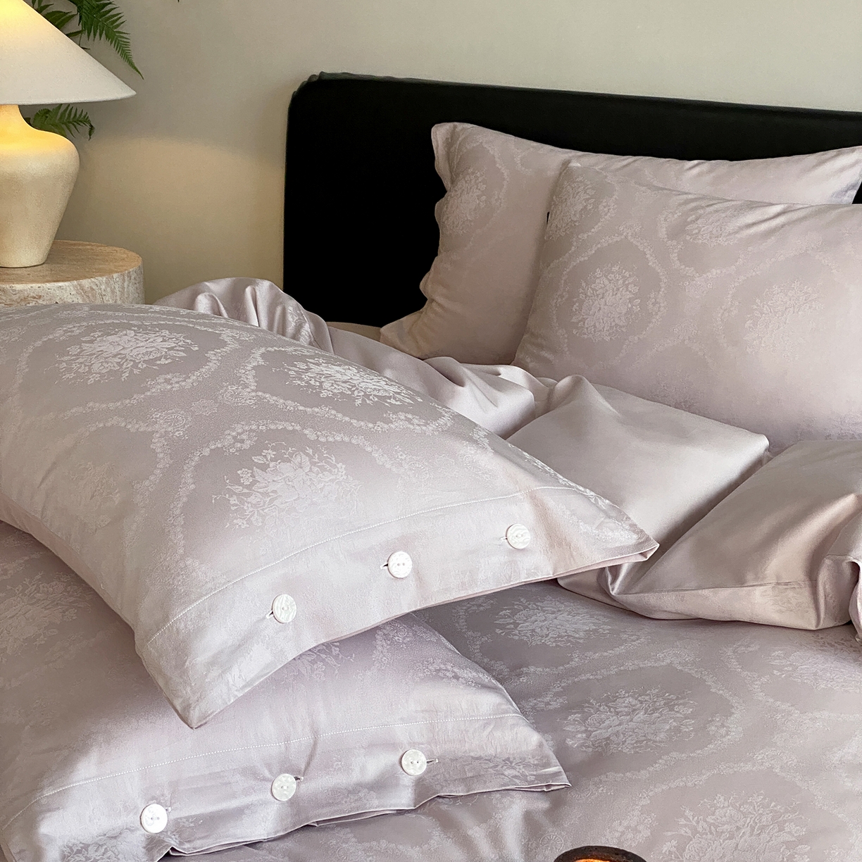 91家纺网 家纺一手货源 找家纺 （总）三味舒屋 2026新款长绒棉全棉提花四件套-恋春系列-场景二