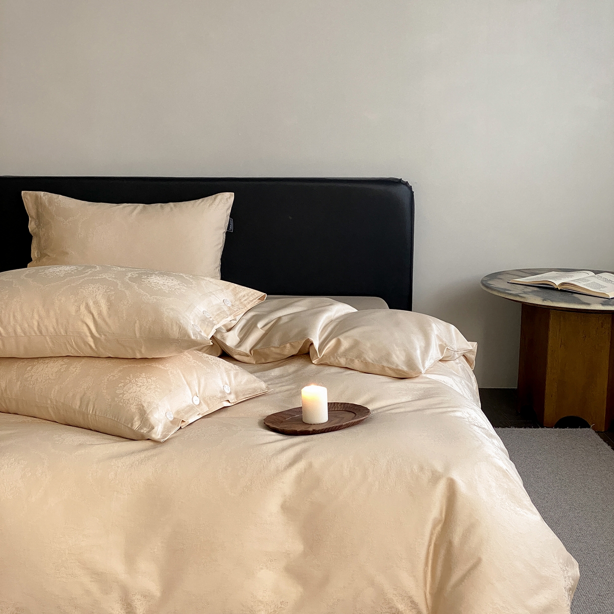 91家纺网 家纺一手货源 找家纺 三味舒屋 2026新款长绒棉全棉提花四件套-恋春系列-场景二 恋春星光