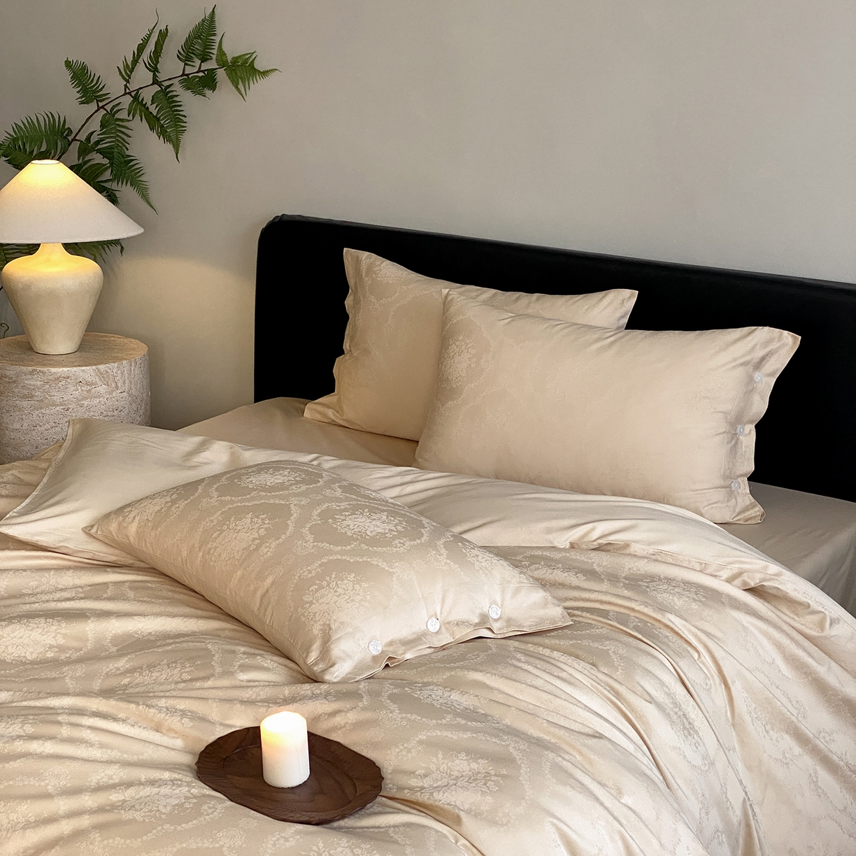 91家纺网 家纺一手货源 找家纺 三味舒屋 2026新款长绒棉全棉提花四件套-恋春系列-场景二 恋春星光