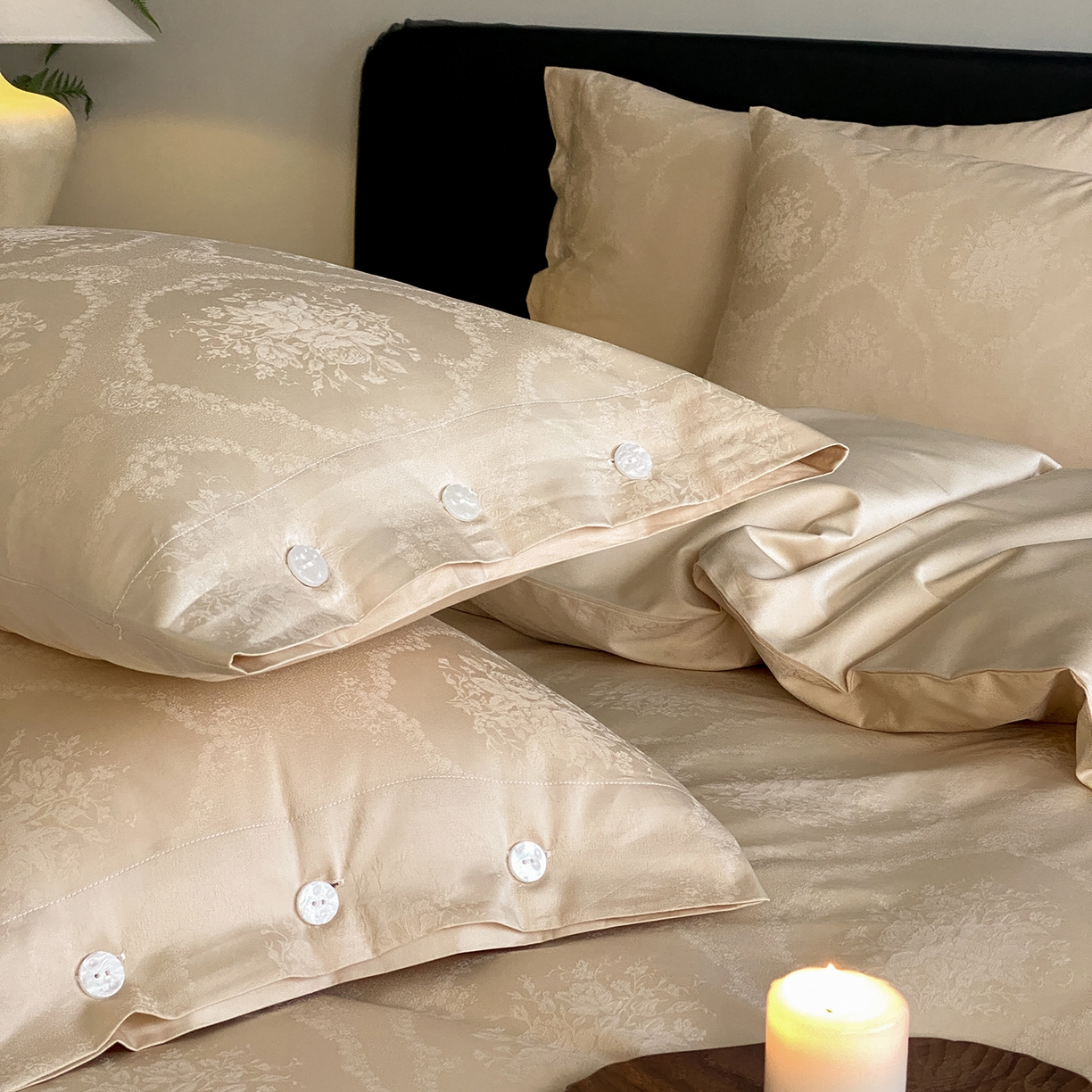 91家纺网 家纺一手货源 找家纺 三味舒屋 2026新款长绒棉全棉提花四件套-恋春系列-场景二 恋春星光