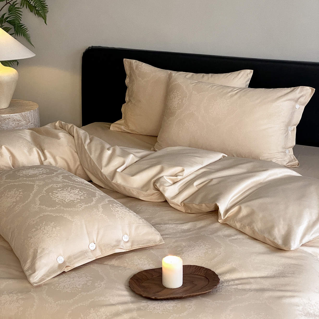 91家纺网 家纺一手货源 找家纺 三味舒屋 2026新款长绒棉全棉提花四件套-恋春系列-场景二 恋春星光