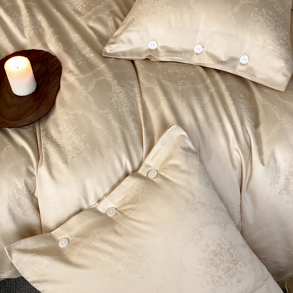 91家纺网 家纺一手货源 找家纺 三味舒屋 2026新款长绒棉全棉提花四件套-恋春系列-场景二 恋春星光