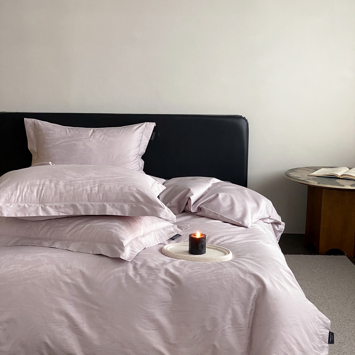 91家纺网 家纺一手货源 找家纺 三味舒屋 2026新款长绒棉全棉提花四件套-鹿汀系列 鹿汀浅紫灰