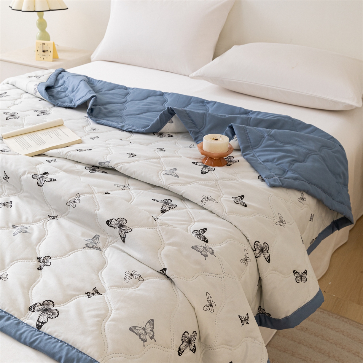 91家纺网 家纺一手货源 找家纺 （总）伊凡 2025新款亲肤磨毛印花夏凉被空调被子薄盖毯被,夏日梦幻,复古碎花,简约蝴蝶,绚丽蝶韵,卡通格,爱心粉,朵朵小花,蓝杏叶,梨花,陌上花开,菠萝,快乐宝贝,腊梅,猫咪,小浣熊,小天鹅,雪松,发财树,粉色,花开半夏,墨绿色,卡其色,浅绿色,石墨画,天蓝色,驼色,小黄鸭,心心相印,小熊,小兔,豆沙,高雅灰,果绿色,蓝绿,玉色,珍珠白