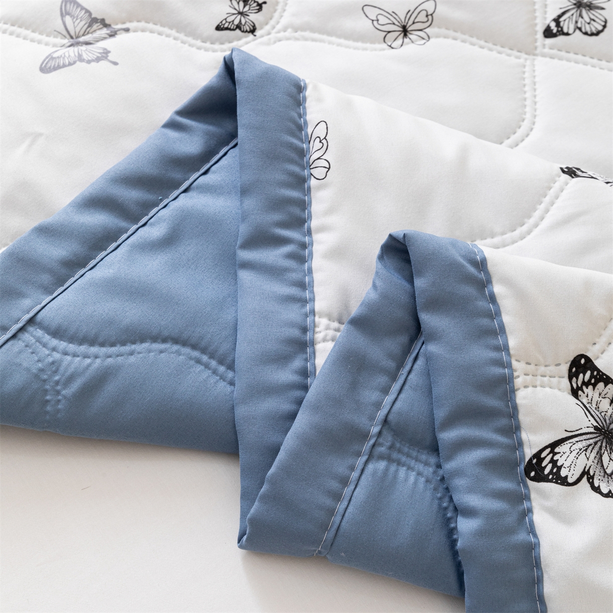 91家纺网 家纺一手货源 找家纺 （总）伊凡 2025新款亲肤磨毛印花夏凉被空调被子薄盖毯被