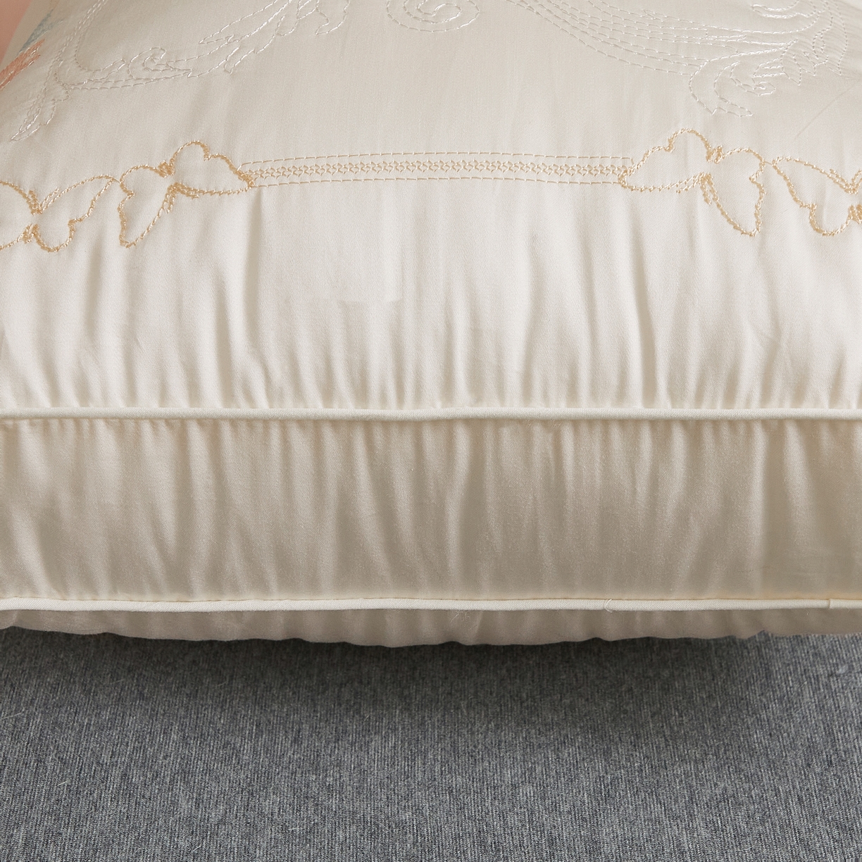 91家纺网 家纺一手货源 找家纺 小桃姐家纺 2025新款巴马蚕丝枕枕头枕芯 巴马蚕丝枕-白色