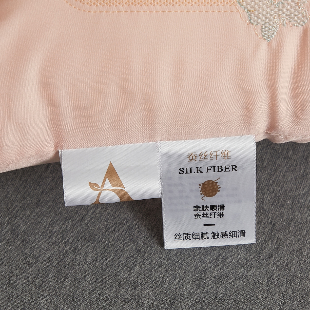 91家纺网 家纺一手货源 找家纺 小桃姐家纺 2025新款巴马蚕丝枕枕头枕芯 巴马蚕丝枕-粉色