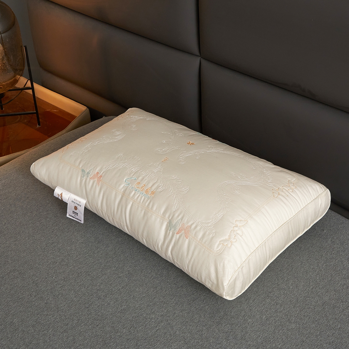 91家纺网 家纺一手货源 找家纺 小桃姐家纺 2025新款巴马蚕丝枕枕头枕芯 巴马蚕丝枕-白色