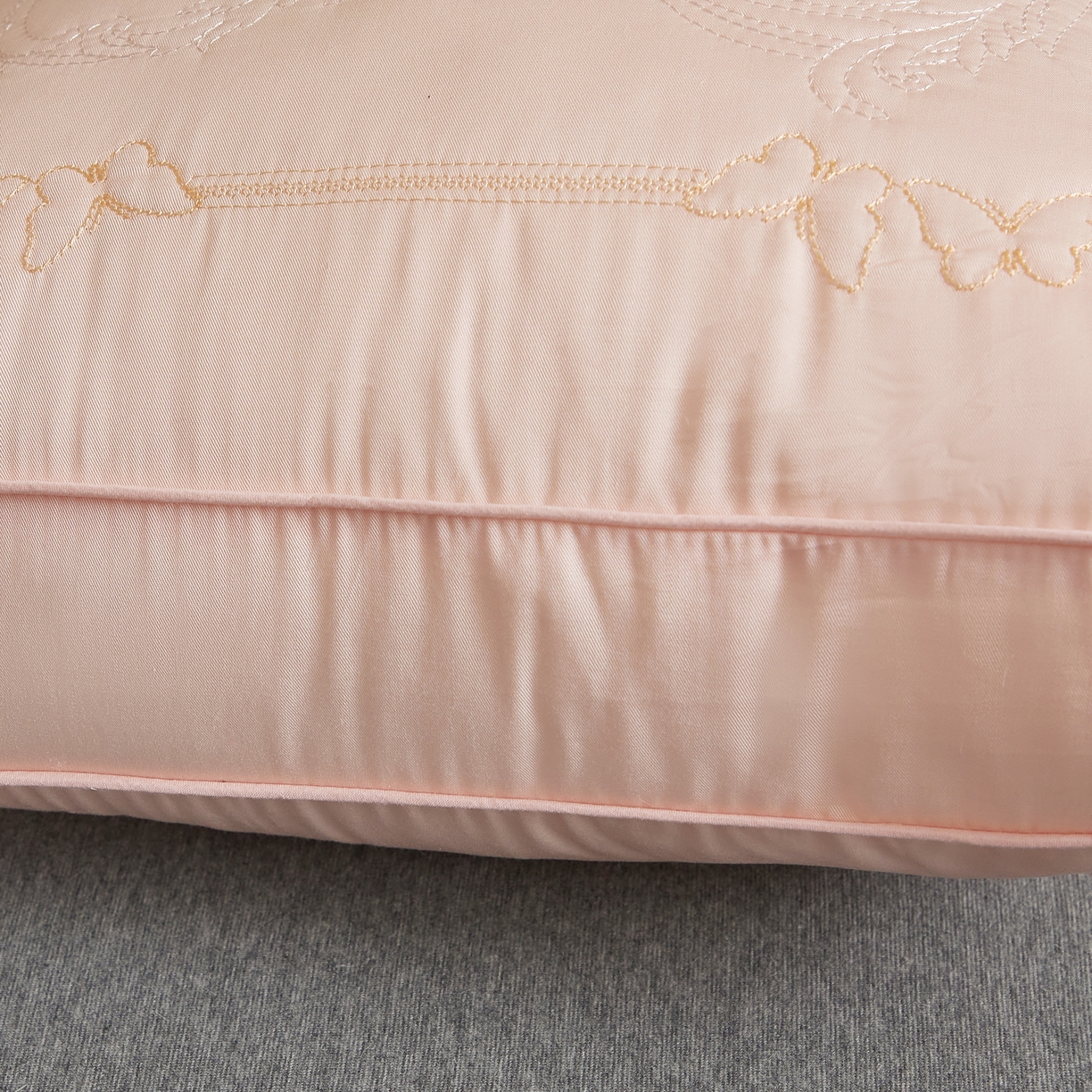 91家纺网 家纺一手货源 找家纺 小桃姐家纺 2025新款巴马蚕丝枕枕头枕芯 巴马蚕丝枕-粉色