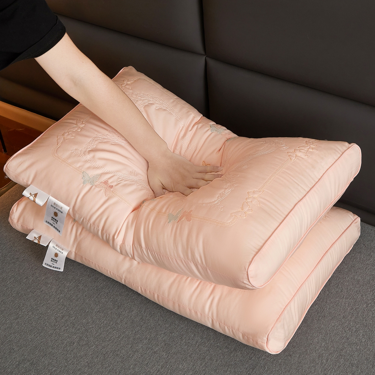 91家纺网 家纺一手货源 找家纺 小桃姐家纺 2025新款巴马蚕丝枕枕头枕芯 巴马蚕丝枕-粉色