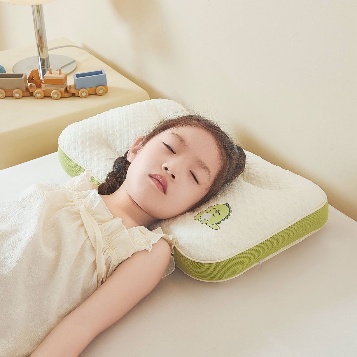 91家纺网 家纺一手货源 找家纺 （总）小桃姐家纺 2025新款卡通小恐龙亲子护颈椎低枕儿童枕头枕芯小学生宿舍